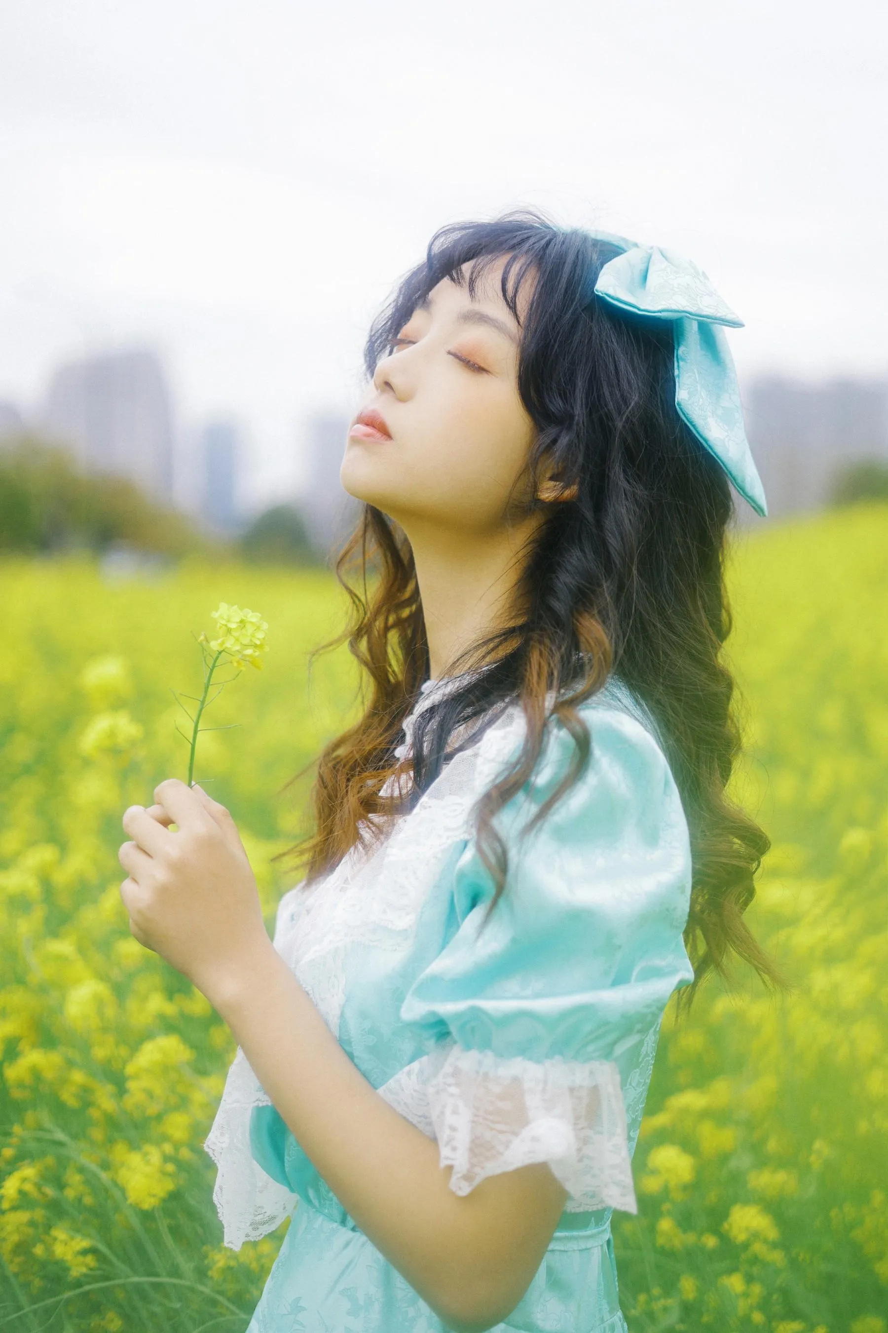 [艺图语] 2022.05.26 黄色花海 芊芊 [24P]插图